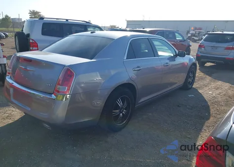 2013 Chrysler 300 Motown z USA, uszkodzony, nr VIN 2C3CCAAG1DH599342